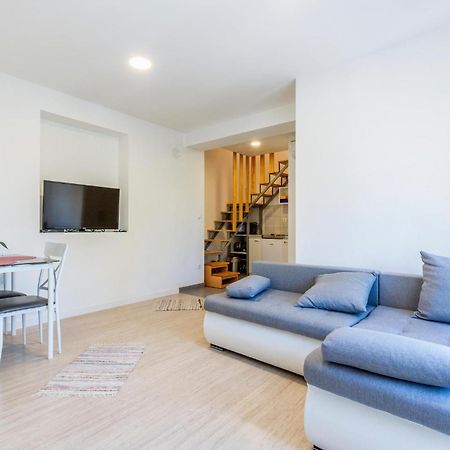 Gorgeous Apartment In Omis With Kitchen Εξωτερικό φωτογραφία